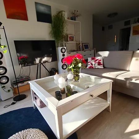 公寓 My Hillside With A Beautiful View, Next To The Bus Stop 罗瓦涅米